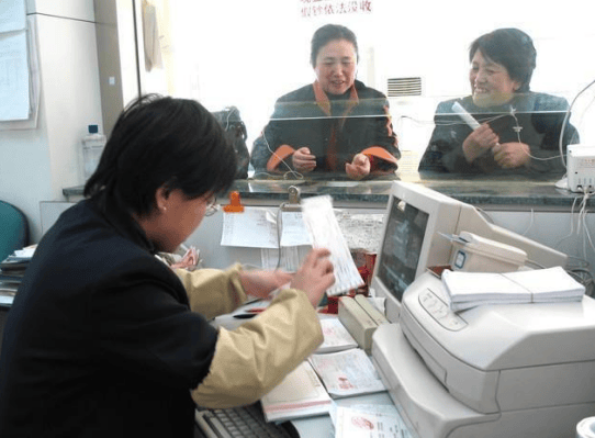 welcome皇冠注册_年末“存款搬家”现象凸显welcome皇冠注册，银行明降利率暗中花式揽储，理财规模守住30万亿元吃劲