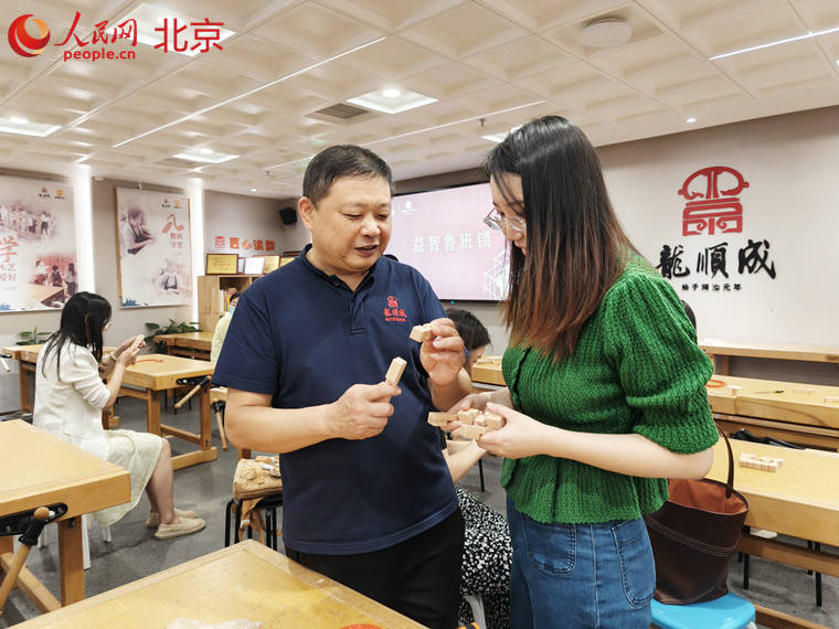 怎么申请皇冠信用網代理
_跟着全国劳模解锁京作非遗的“匠心密码”