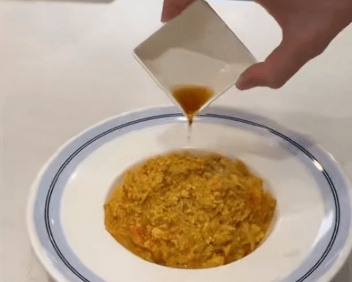 足球外盘在哪买_知名男歌手突然现身陌生人婚礼足球外盘在哪买，并随礼999元！