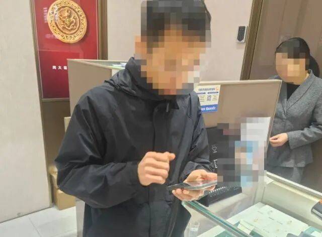 皇冠代理登3平台_股市套现170万元后皇冠代理登3平台，杭州男子豪购300克金条！老板当场报警……