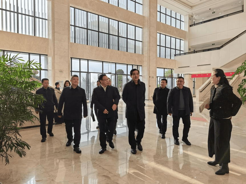 皇冠官方
_重庆社会主义学院党组书记、副院长皇冠官方
,市委统战部副部长毛平赴北碚调研社会主义学院建设