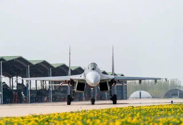 皇冠賬號註冊_三代同堂皇冠賬號註冊！央视首次出现歼-11、歼-11BS、歼-11BG同框画面