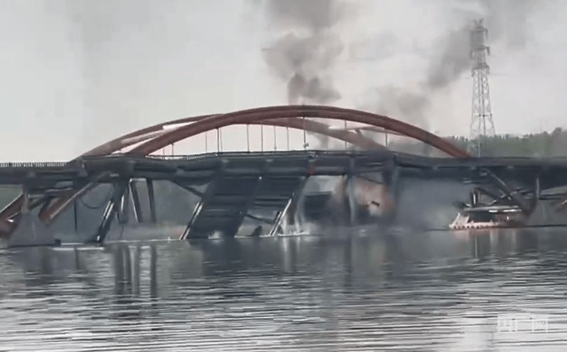 皇冠信用网出租代理_目击者讲述北京潮白河大桥起火过程：早上4点多 桥下开始冒烟