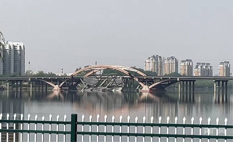 皇冠信用网出租代理_目击者讲述北京潮白河大桥起火过程：早上4点多 桥下开始冒烟