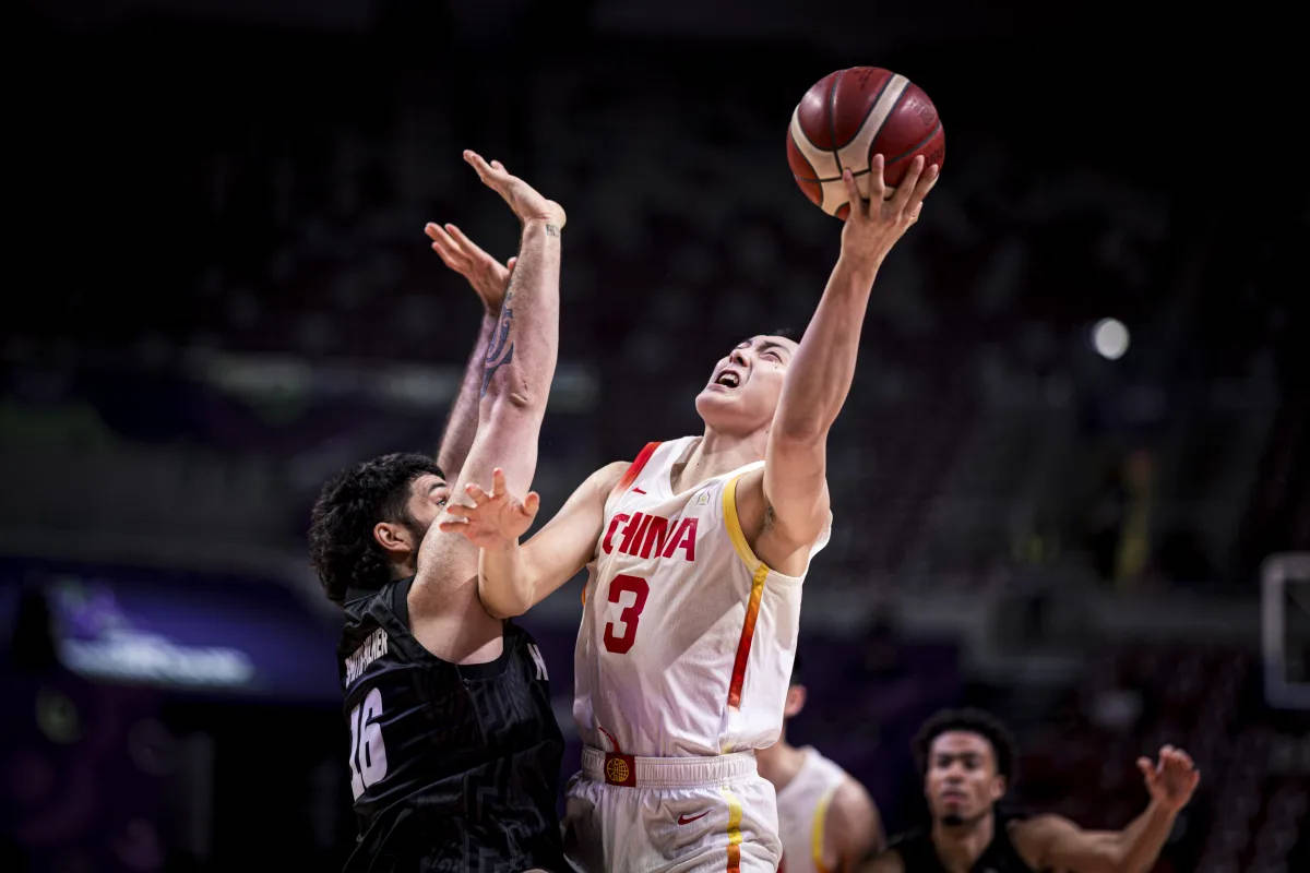 切尔西足球_时隔10年再进亚洲杯决赛切尔西足球！赵睿24+6中国男篮擒新西兰