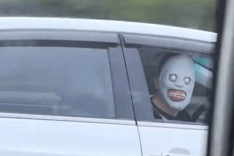 阿尔克马尔青年队vs坎布尔._高速公路“鬼脸”吓人不是恶作剧这么简单