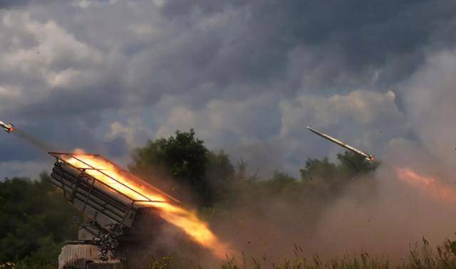 巴黎圣日耳曼_乌克兰拒绝“割地”巴黎圣日耳曼，特朗普计划开一个新条件换普京停火