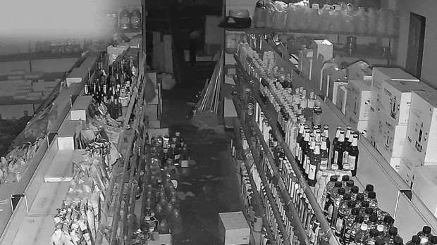 皇冠2登录welcome
_青岛某超市凌晨突然出现神秘黑影皇冠2登录welcome
,披着烂麻袋低着头,当他终于转过脸来,警察都气笑了