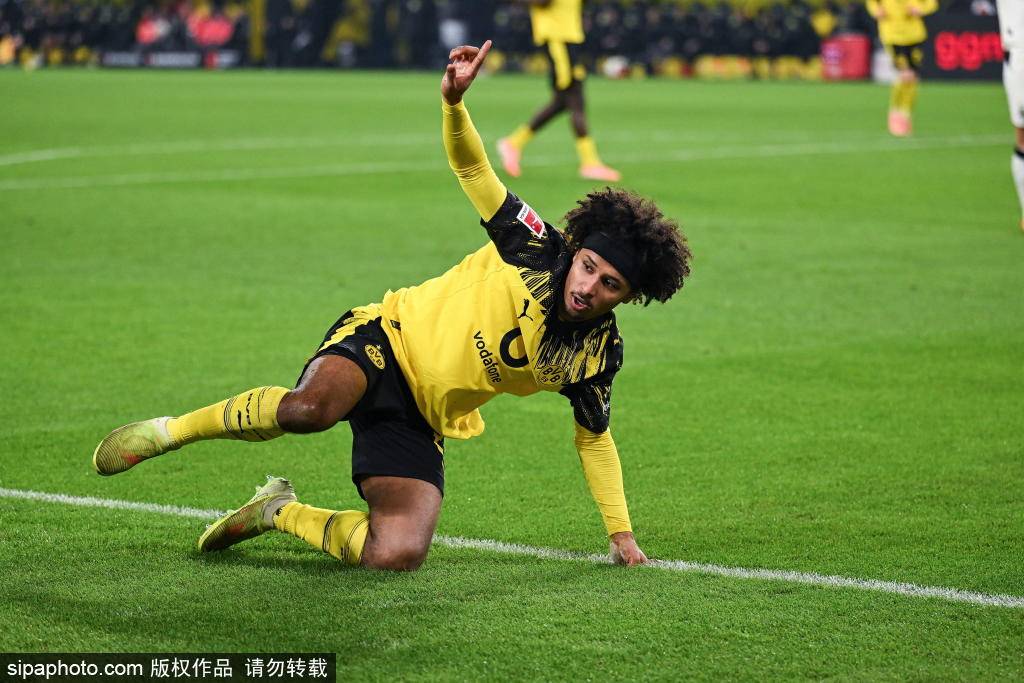 皇冠返水_德国杯决赛：樊振东3-0完胜奥恰洛夫皇冠返水，萨尔布吕肯大比分1-0领先背后的故事与战术分析